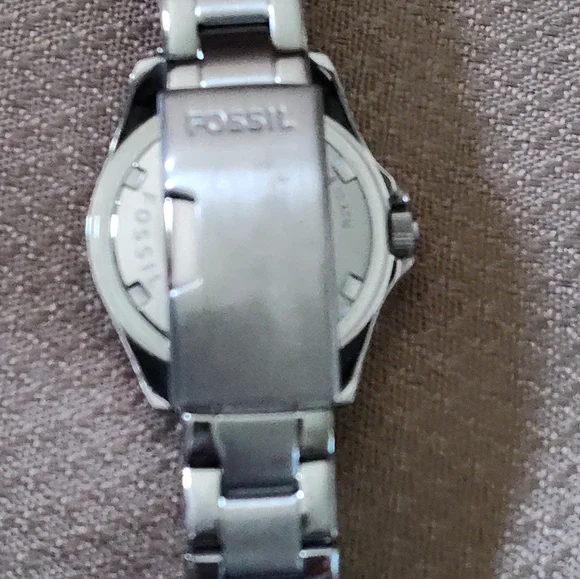 Women's Fossil Watch - Picture 3 of 7